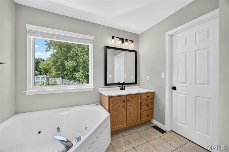 1465 Washingtons Crossing Drive, O'Fallon, MO 63366 — listing photo 16 of 42