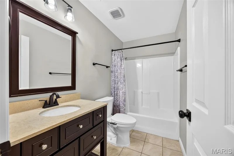 1465 Washingtons Crossing Drive, O'Fallon, MO 63366 — listing photo 19 of 42