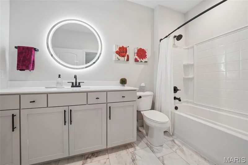Hall Bath — 514 Crail Court, O'Fallon, MO 63368