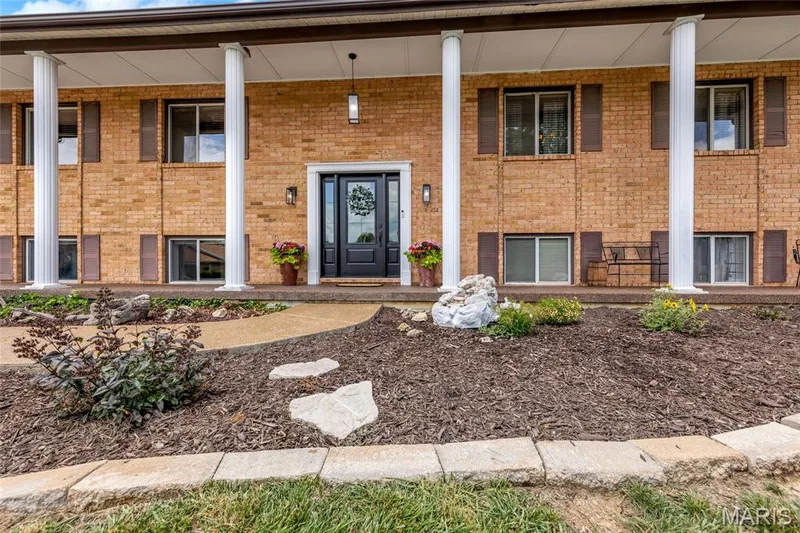 Newly landscaped! — 16 La Rochelle Court, Lake St. Louis, MO 63367