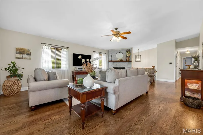 Living room with lots of natural light — 16 La Rochelle Court, Lake St. Louis, MO 63367