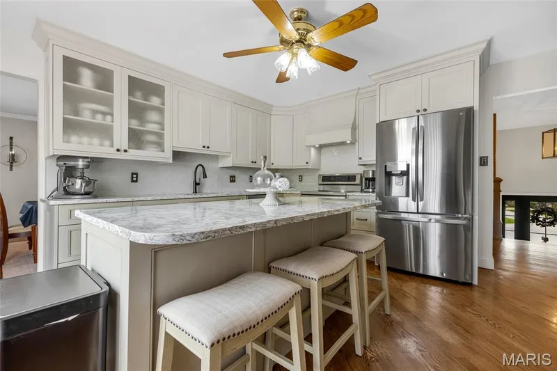 Kitchen island seating — 16 La Rochelle Court, Lake St. Louis, MO 63367