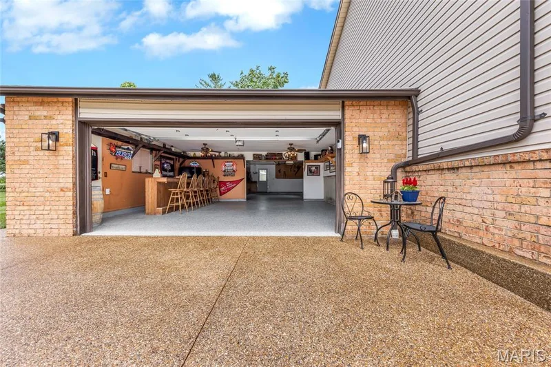 If you're coming to LSL you are going to need a place for all your toys! How about 1150 sq feet of garage! — 16 La Rochelle Court, Lake St. Louis, MO 63367