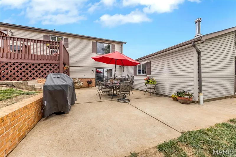 Patio with lots of entertaining space! — 16 La Rochelle Court, Lake St. Louis, MO 63367