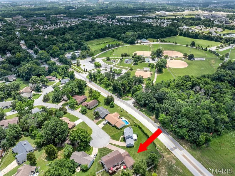 Steps from beautiful Founders Park! — 16 La Rochelle Court, Lake St. Louis, MO 63367