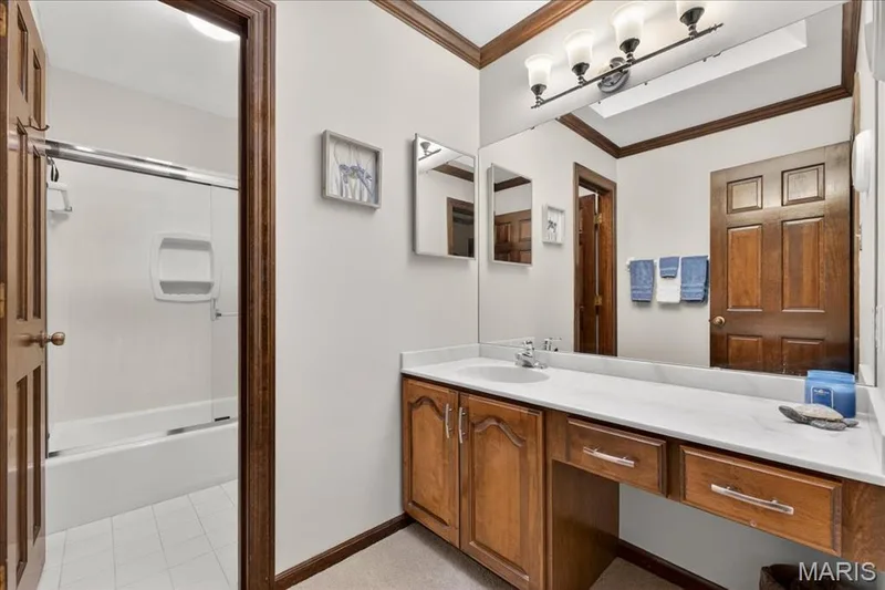 Hall Full Bath — 18024 Cider Mill Drive, Wildwood, MO 63038