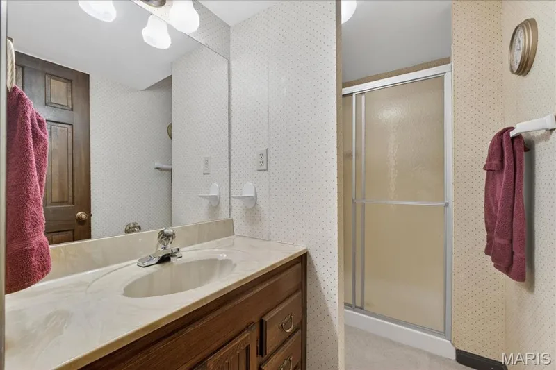 Hall Full Bath — 18024 Cider Mill Drive, Wildwood, MO 63038