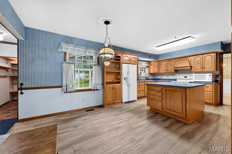 908 Devonshire Lane, St Charles, MO 63301 — listing photo 7 of 46