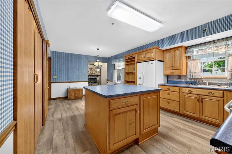 908 Devonshire Lane, St Charles, MO 63301 — listing photo 8 of 46