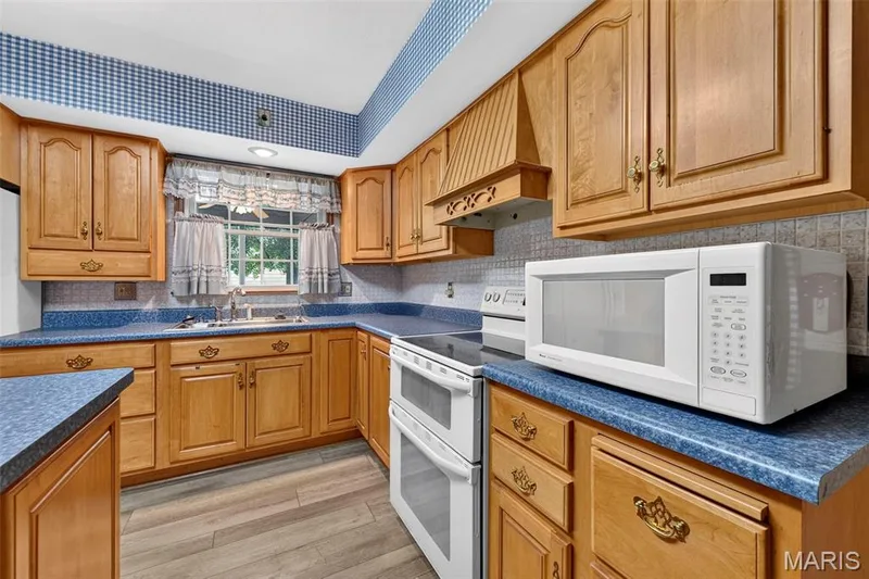 908 Devonshire Lane, St Charles, MO 63301 — listing photo 10 of 46