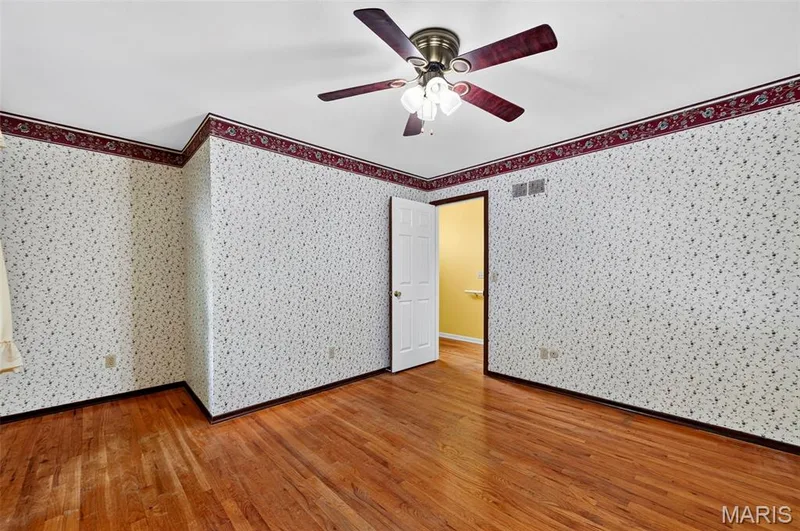 908 Devonshire Lane, St Charles, MO 63301 — listing photo 16 of 46