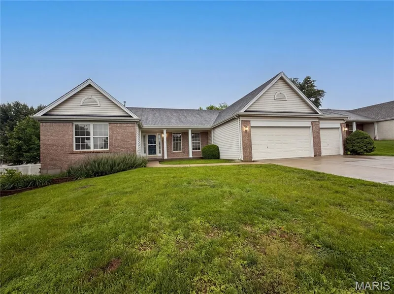 2212 Harborside Drive, Dardenne Prairie, MO β listing photo 1