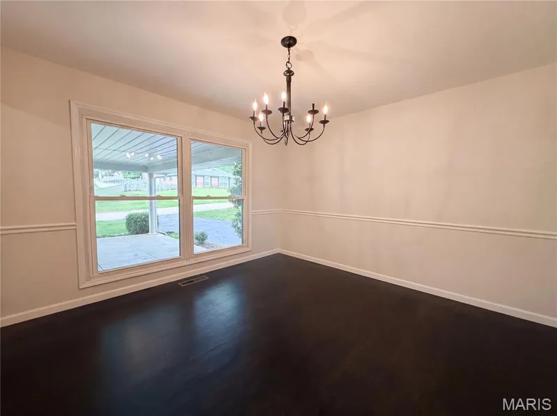 207 Renaldo Drive, Chesterfield, MO 63017 — listing photo 7 of 24