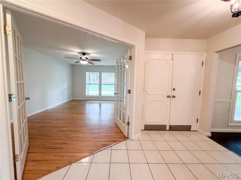 207 Renaldo Drive, Chesterfield, MO 63017 — listing photo 16 of 24