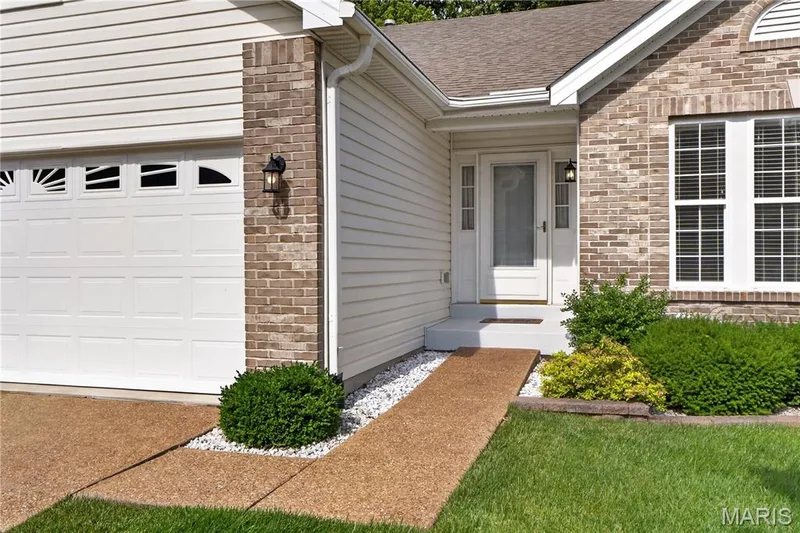 403 Newport Drive, St Peters, MO 63376 — listing photo 5 of 34