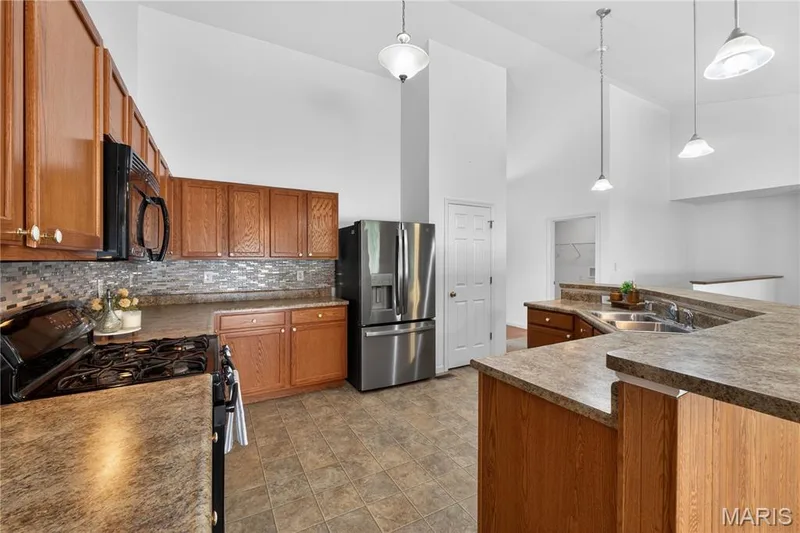 Refrigerator stays! — 403 Newport Drive, St Peters, MO 63376