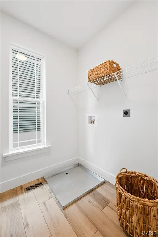 Main Floor Laundry — 527 Ryehill Drive, St Peters, MO 63376