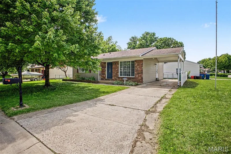 2737 Essex Street, St Charles, MO — listing photo 1