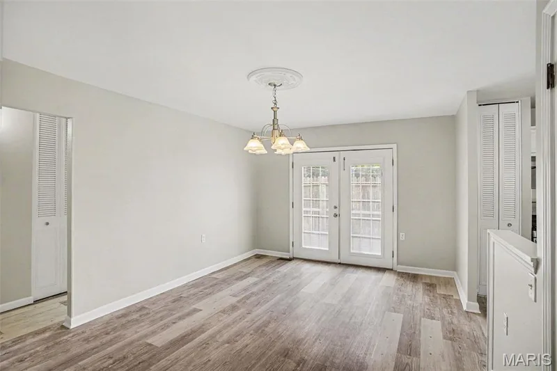 2737 Essex Street, St Charles, MO 63301 — listing photo 4 of 15