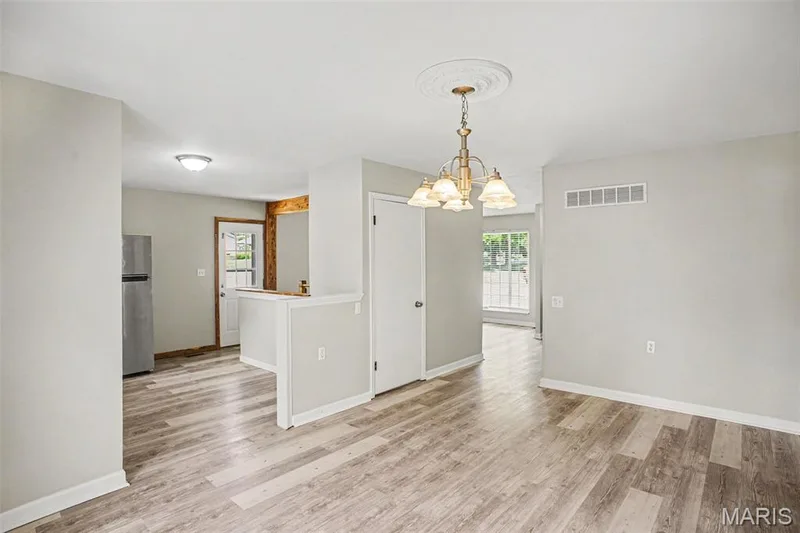 2737 Essex Street, St Charles, MO 63301 — listing photo 5 of 15
