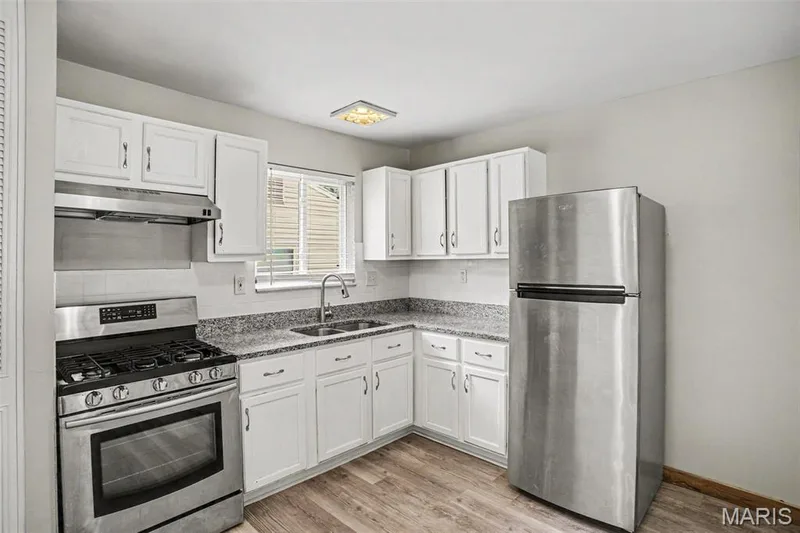 2737 Essex Street, St Charles, MO 63301 — listing photo 6 of 15
