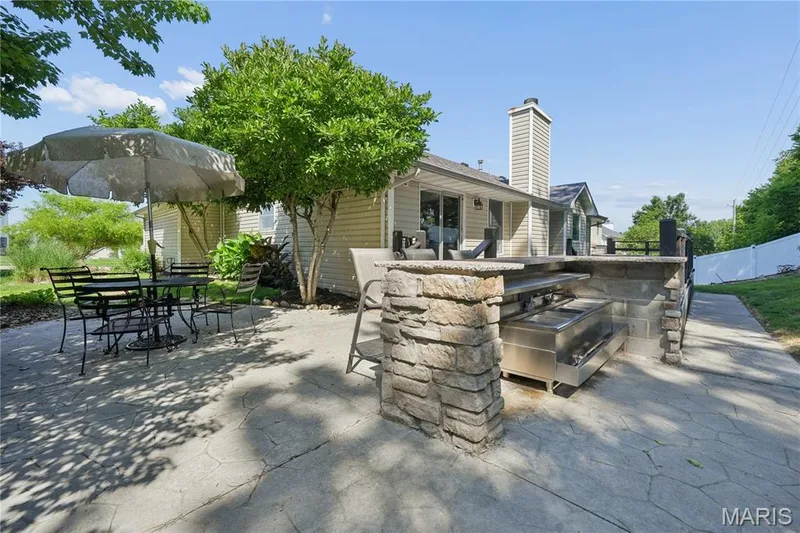 Stamped concrete patio featuring an outdoor  bar — 814 Emerald Place Drive, St Charles, MO 63304