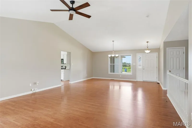 814 Emerald Place Drive, St Charles, MO 63304 — listing photo 3 of 23
