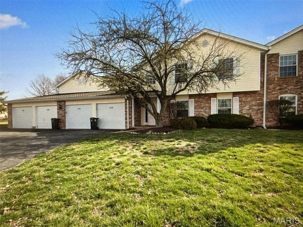 1034 Windstream Drive #14, St Peters, MO 63376 — listing photo 1 of 36