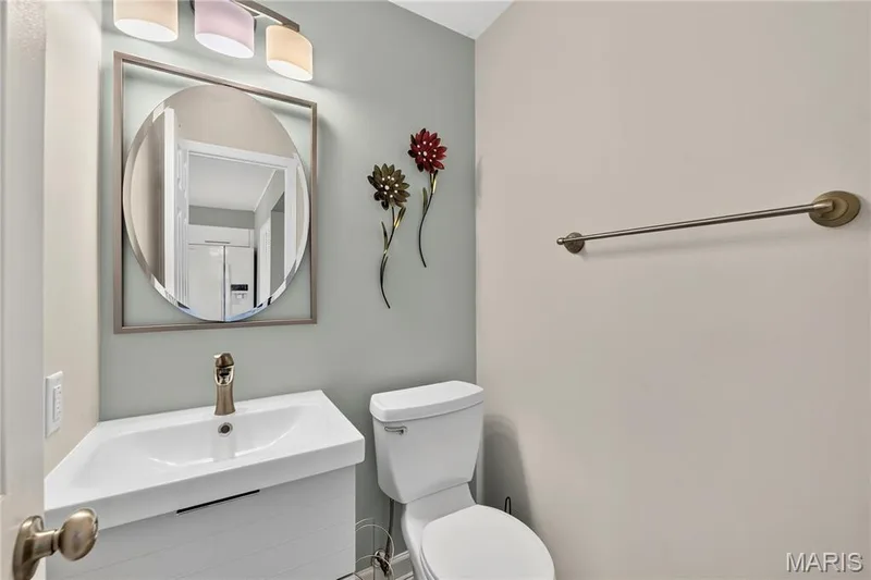 1st floor 1/2 bath — 771 Highland Hill Court #G, St Peters, MO 63376