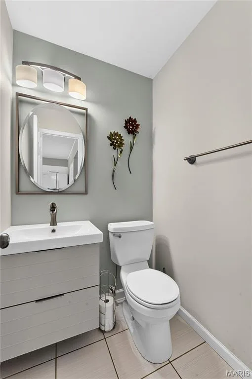 1st floor 1/2 bath — 771 Highland Hill Court #G, St Peters, MO 63376
