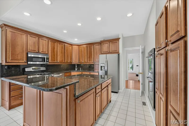 Loads of cabinet and pantry space — 16557 Baxter Forest Ridge Drive, Chesterfield, MO 63005