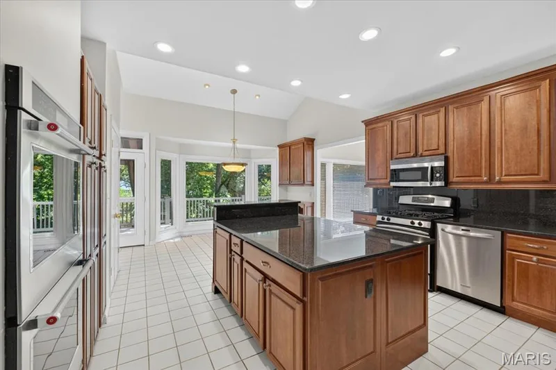 16557 Baxter Forest Ridge Drive, Chesterfield, MO 63005 — listing photo 19 of 48