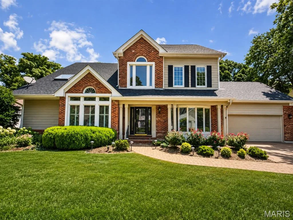 16557 Baxter Forest Ridge Drive, Chesterfield, MO 63005 — listing photo 1 of 48