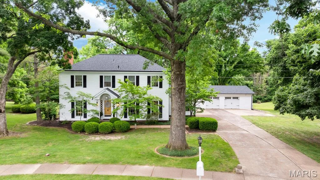 3 E Weldon Springs Heights Drive, St Charles, MO 63304 — listing photo 1 of 69
