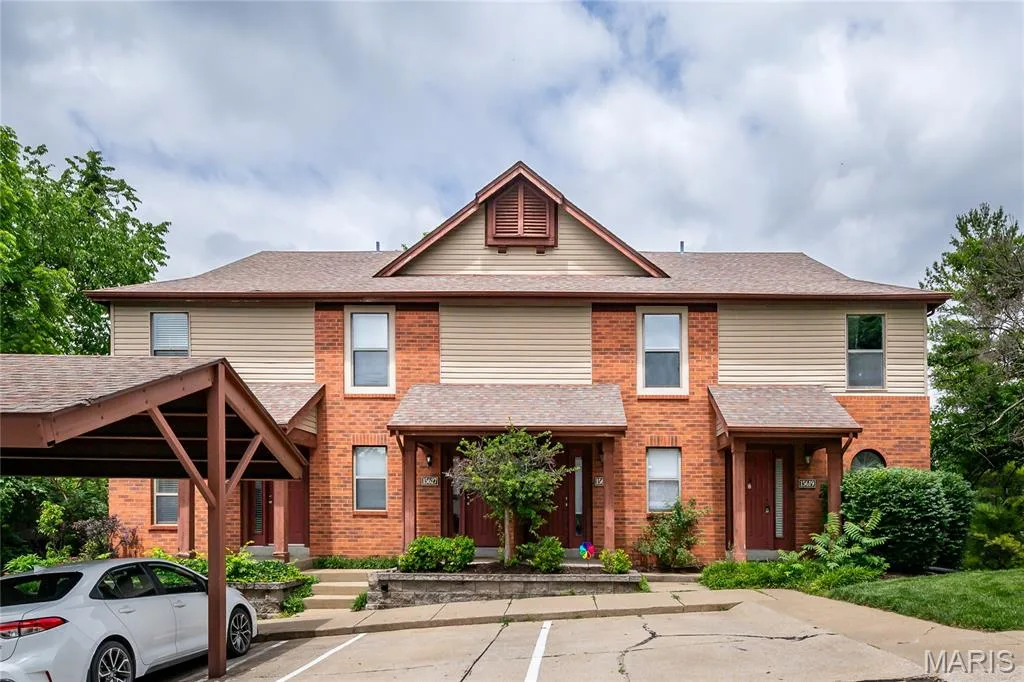15619 Quail Meadows Drive #D, Chesterfield, MO 63017 — listing photo 1 of 29