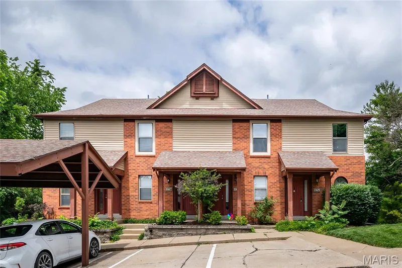 15619 Quail Meadows Drive #D, Chesterfield, MO 63017 — listing photo 1 of 29