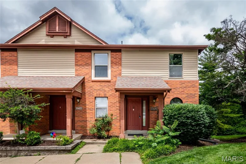 15619 Quail Meadows Drive #D, Chesterfield, MO 63017 — listing photo 2 of 29
