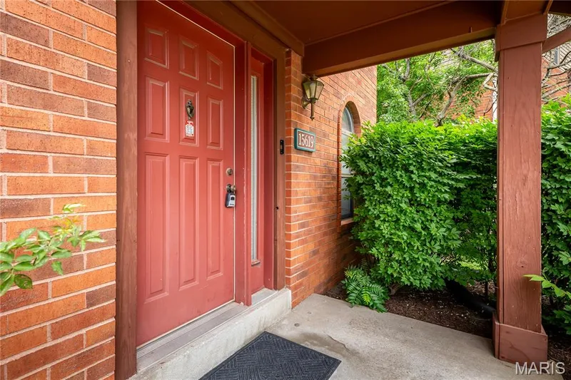 15619 Quail Meadows Drive #D, Chesterfield, MO 63017 — listing photo 3 of 29