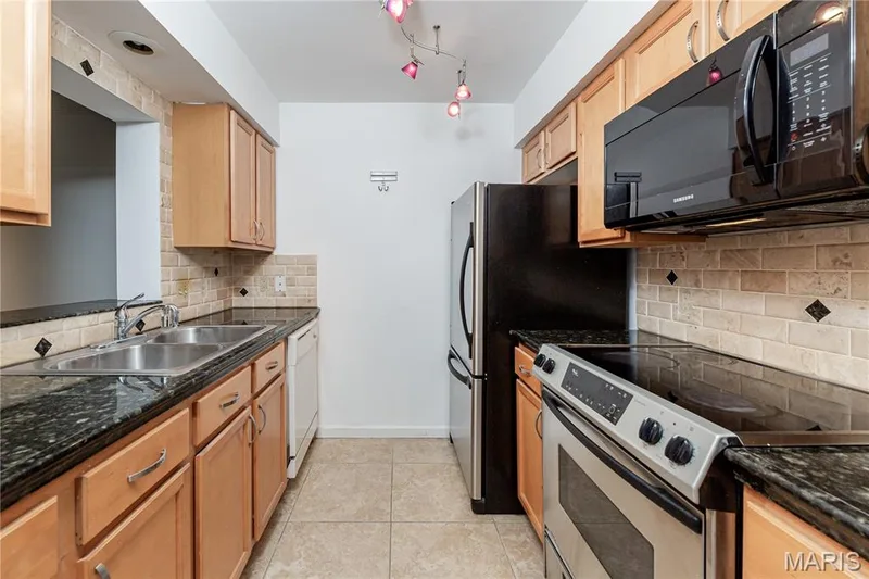 15619 Quail Meadows Drive #D, Chesterfield, MO 63017 — listing photo 6 of 29