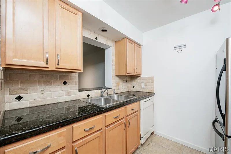 15619 Quail Meadows Drive #D, Chesterfield, MO 63017 — listing photo 7 of 29