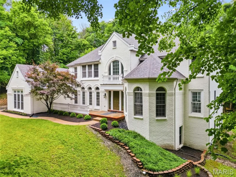 655 Old Riverwoods Lane, Chesterfield, MO 63017 — listing photo 2 of 58