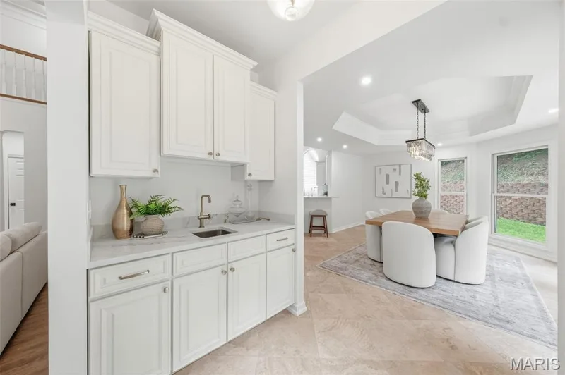 655 Old Riverwoods Lane, Chesterfield, MO 63017 — listing photo 10 of 58