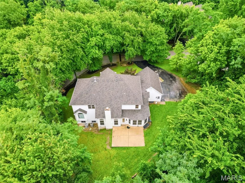 655 Old Riverwoods Lane, Chesterfield, MO 63017 — listing photo 55 of 58