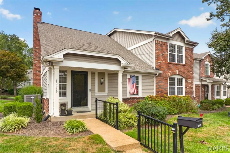 15819 Kersten Ridge Court, Chesterfield, MO 63017 — listing photo 3 of 56
