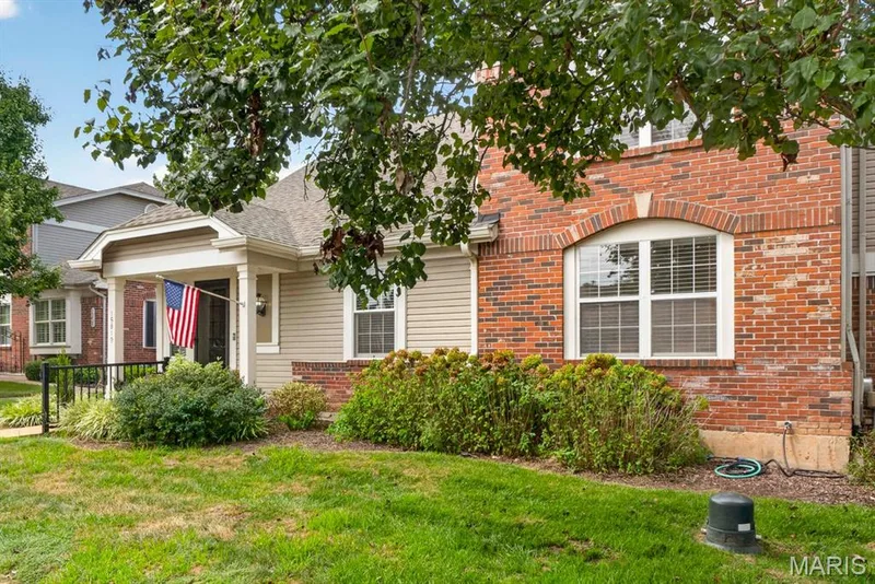 15819 Kersten Ridge Court, Chesterfield, MO 63017 — listing photo 4 of 56