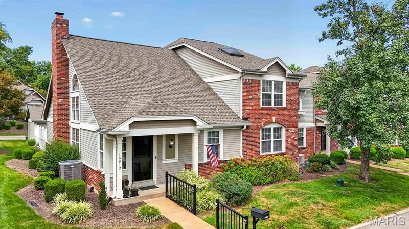 15819 Kersten Ridge Court, Chesterfield, MO 63017 — listing photo 5 of 56