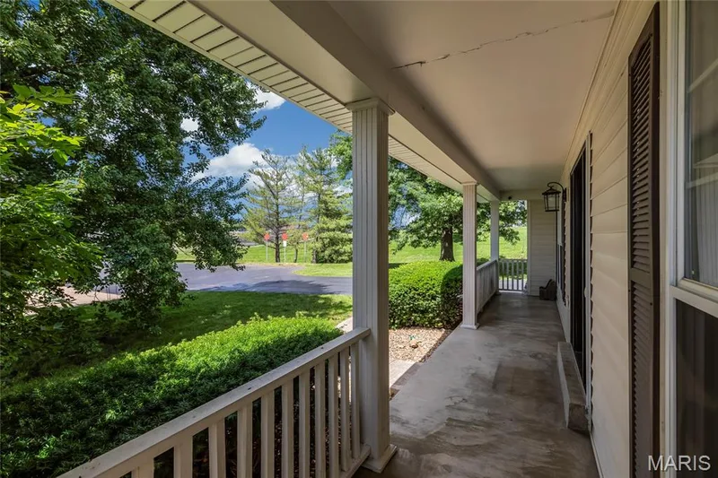 2400 Clayborn Drive, Chesterfield, MO 63017 — listing photo 3 of 43