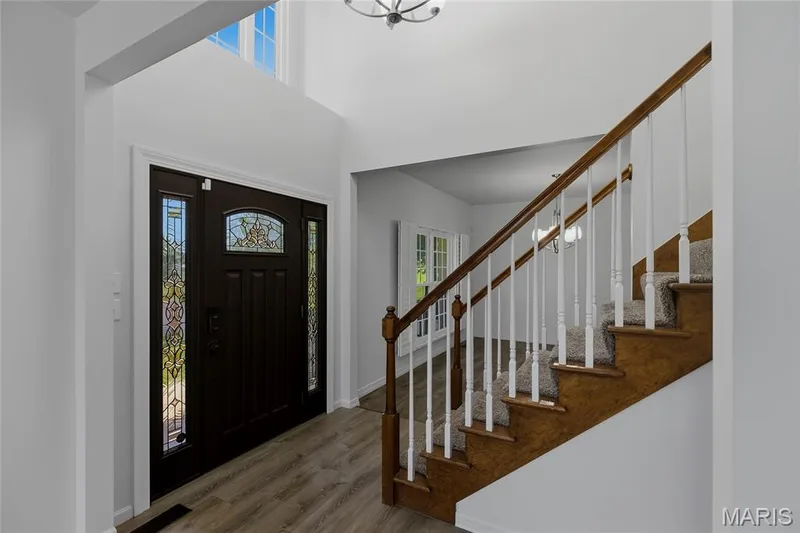 2400 Clayborn Drive, Chesterfield, MO 63017 — listing photo 4 of 43