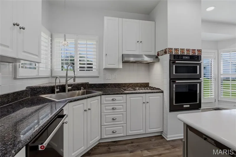 2400 Clayborn Drive, Chesterfield, MO 63017 — listing photo 13 of 43
