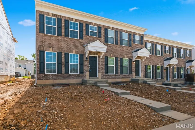 316 Fall Harvest Parkway, Wentzville, MO 63385 — listing photo 2 of 34